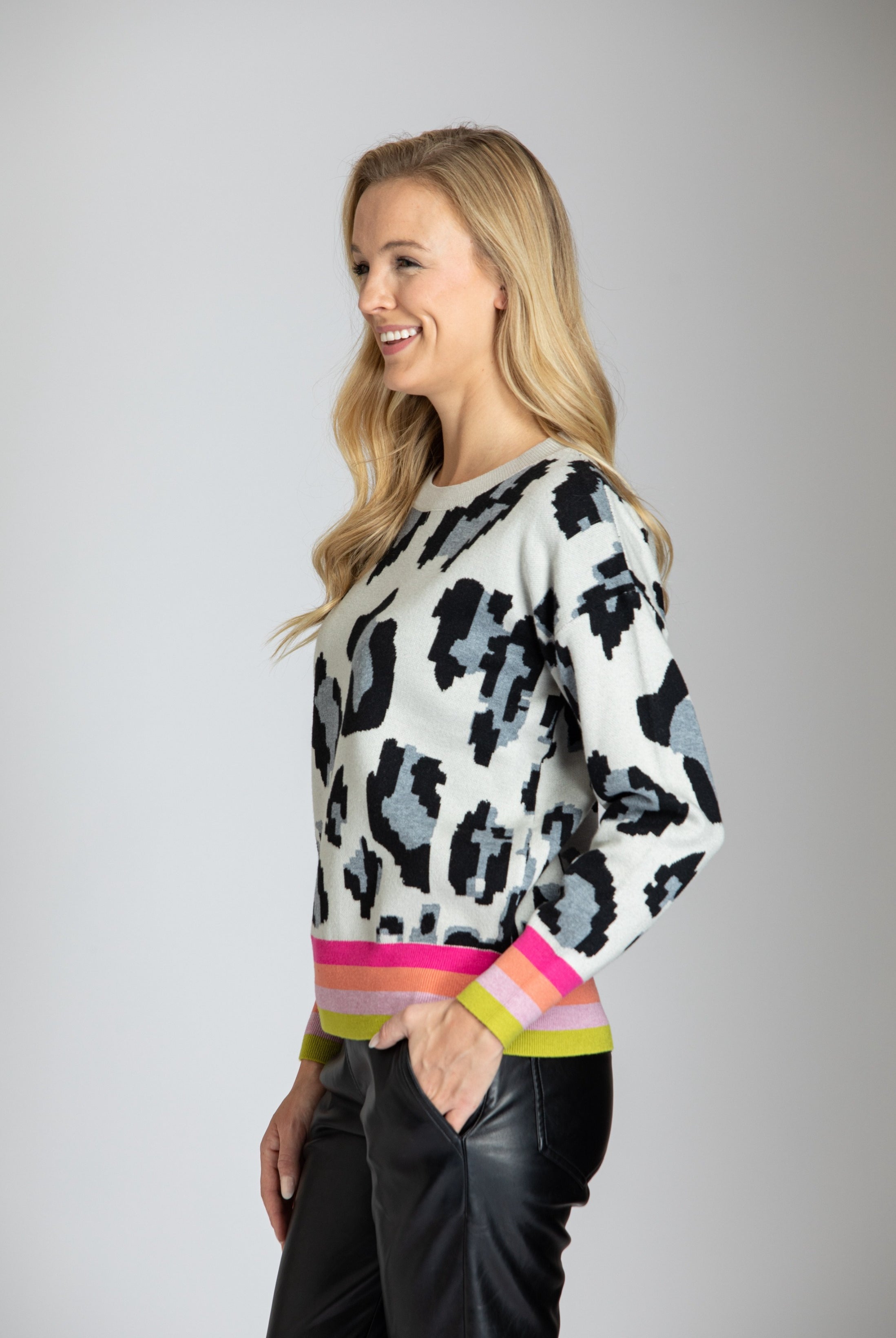 Leopard Pattern Pullover with Color Band APNY