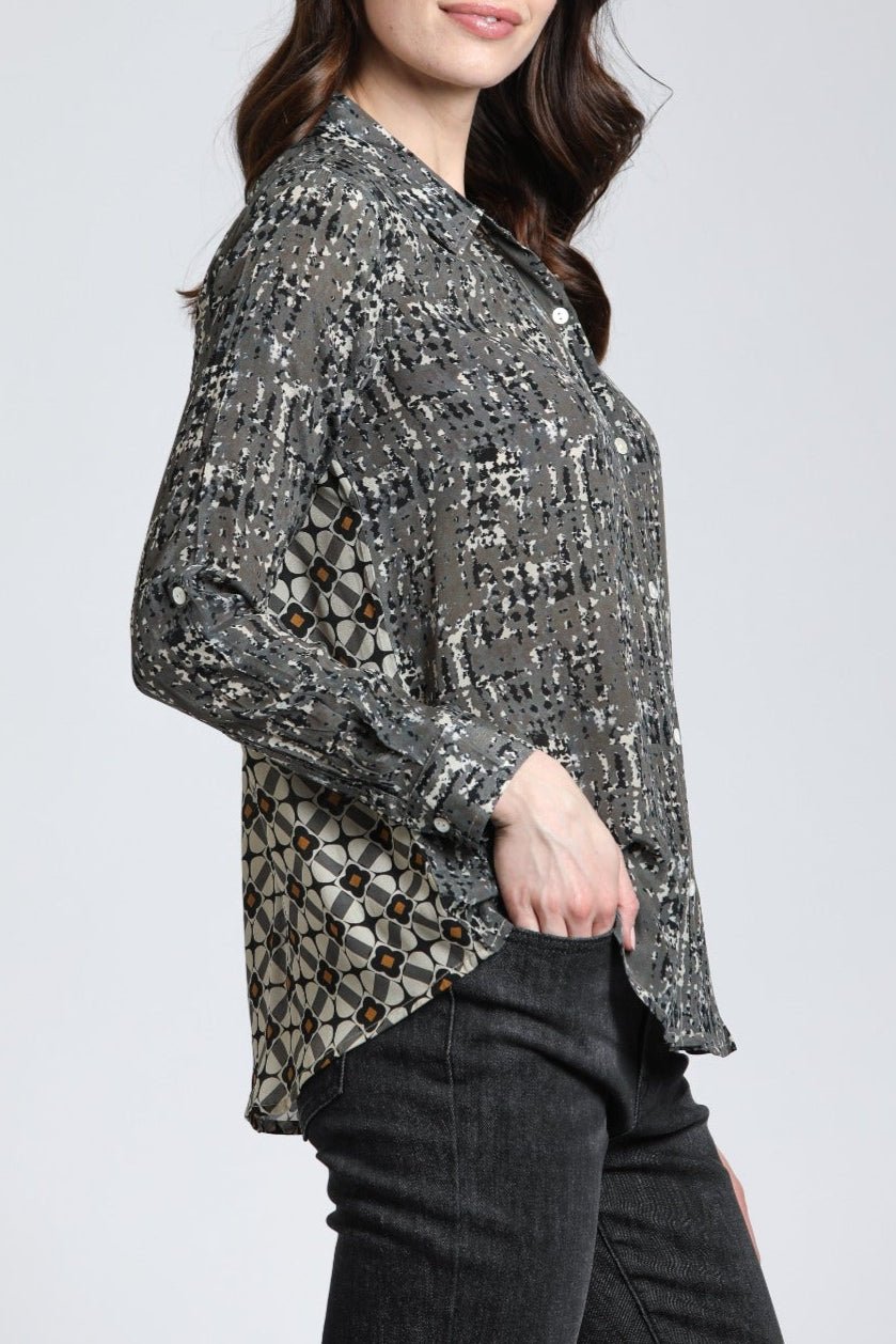 Button-up Top With Roll up Tab Slveeve | right side
