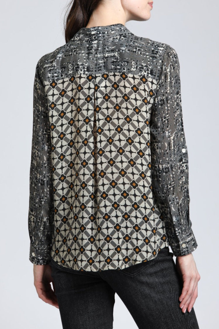 Button-up Top With Roll up Tab Slveeve | back side