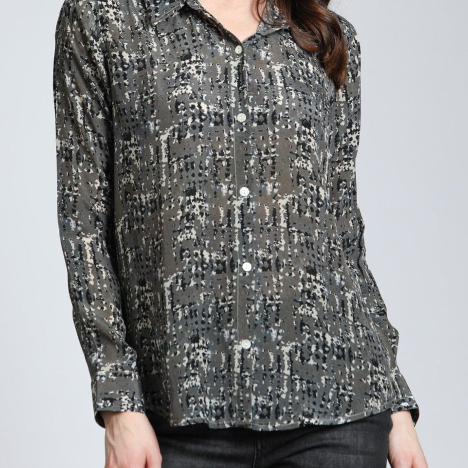 Button-up Top With Roll up Tab Slveeve | front side