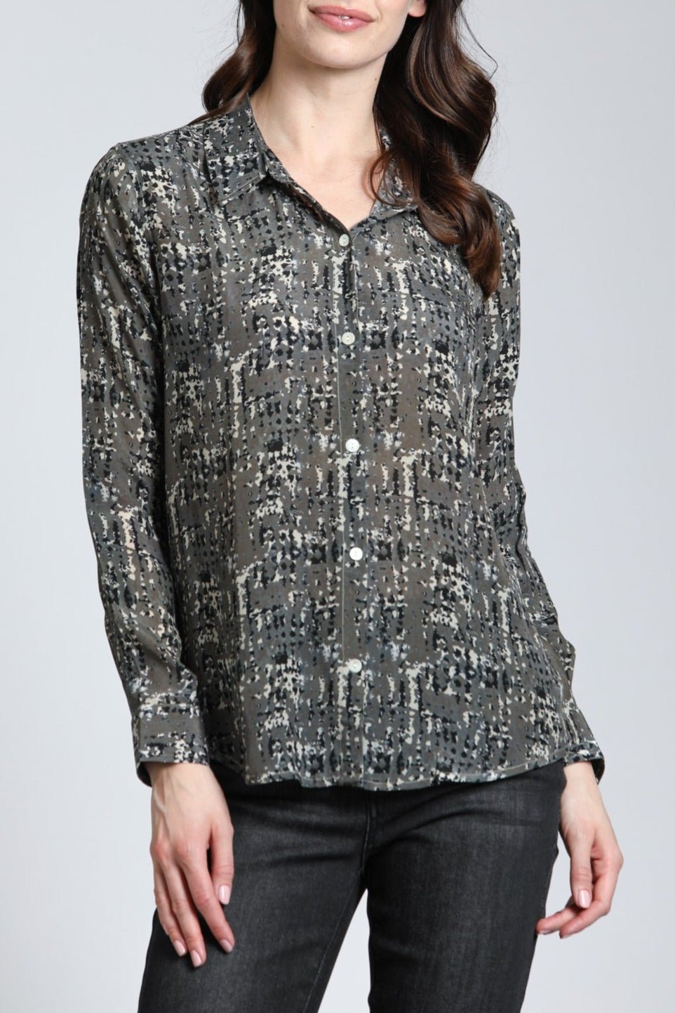 Button-up Top With Roll up Tab Slveeve | front side