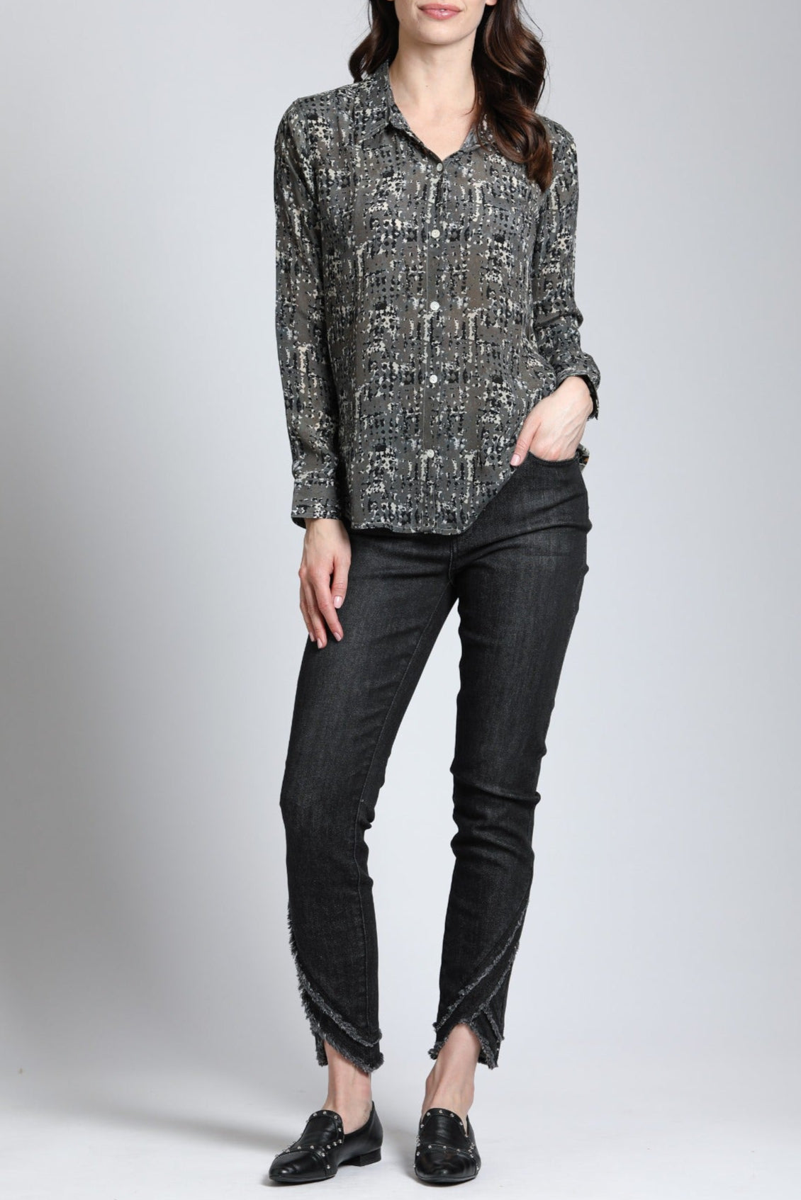 Button-up Top With Roll up Tab Slveeve | front side