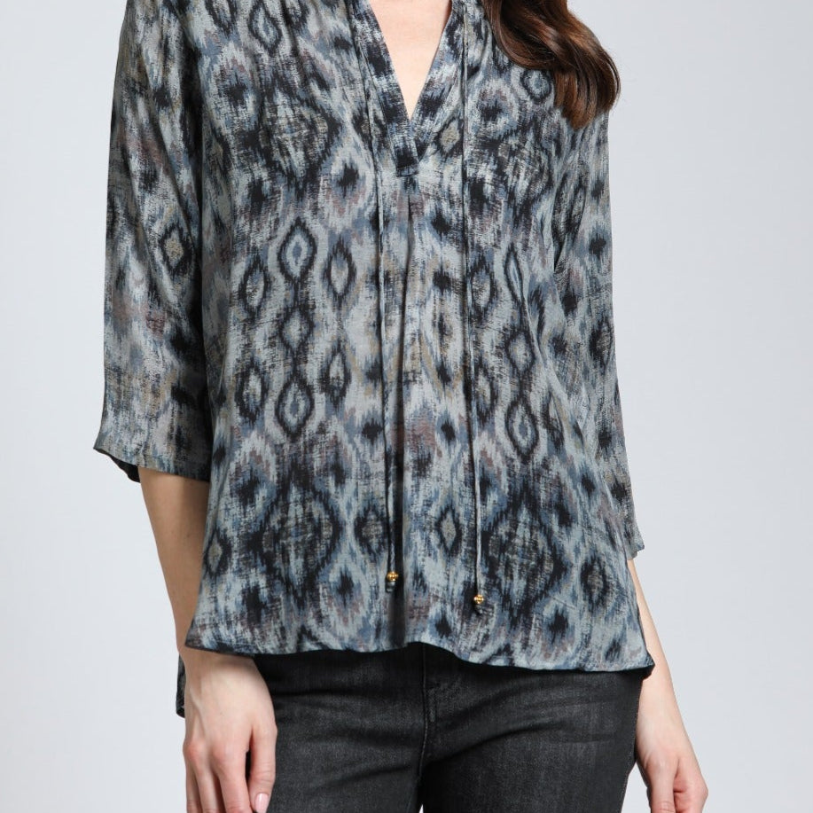 Vertical Diamond Print - V neck With Tassel | front side