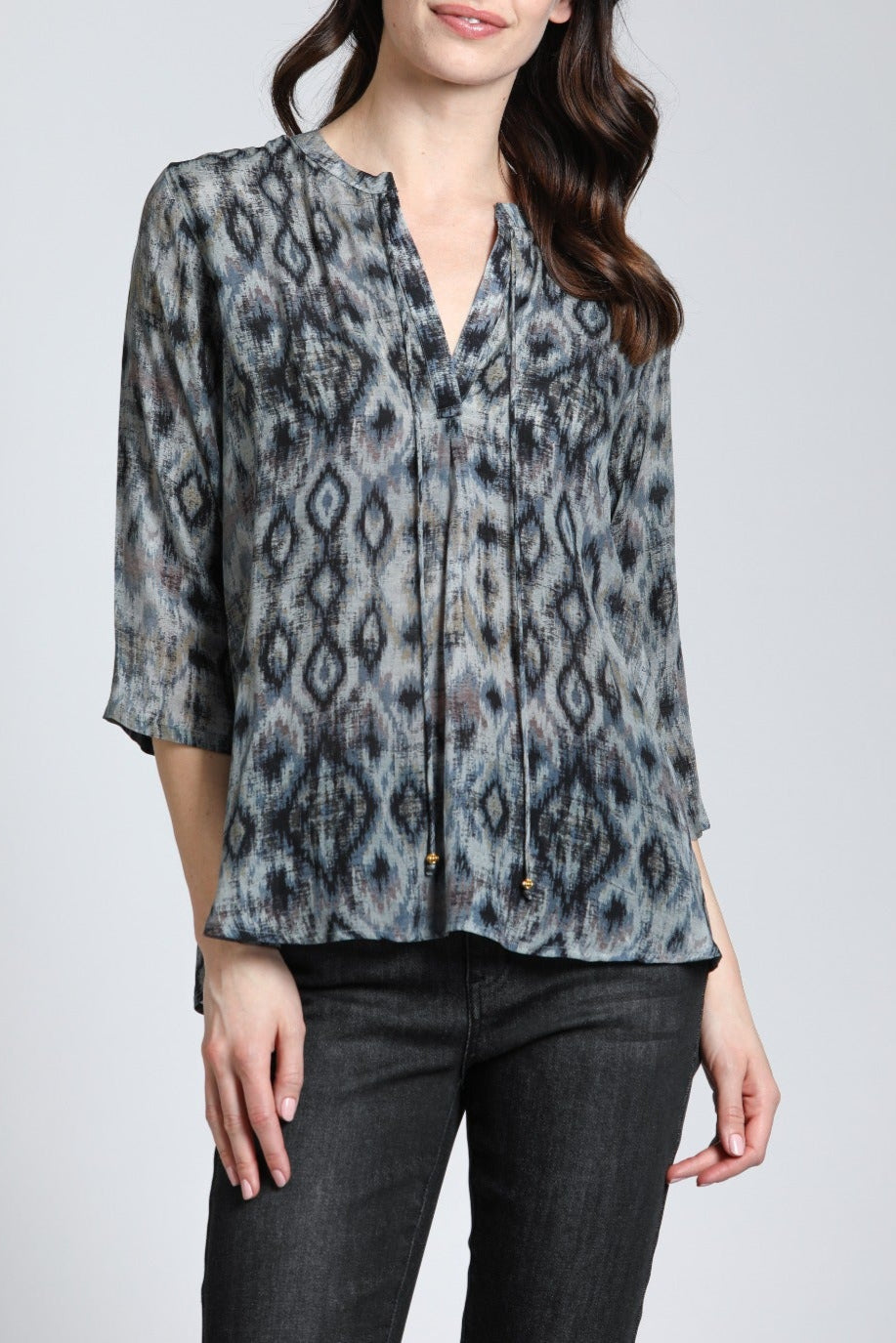 Vertical Diamond Print - V neck With Tassel | front side