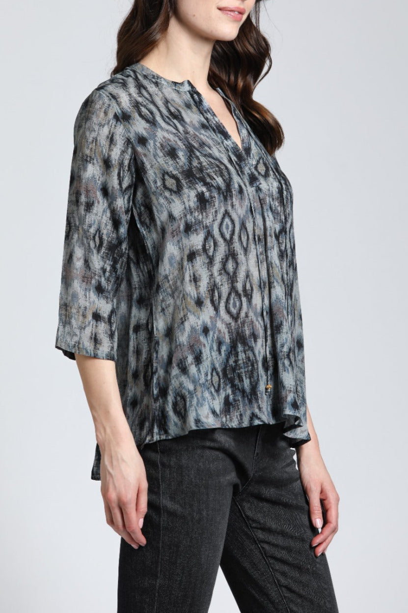 Vertical Diamond Print - V neck With Tassel | right side
