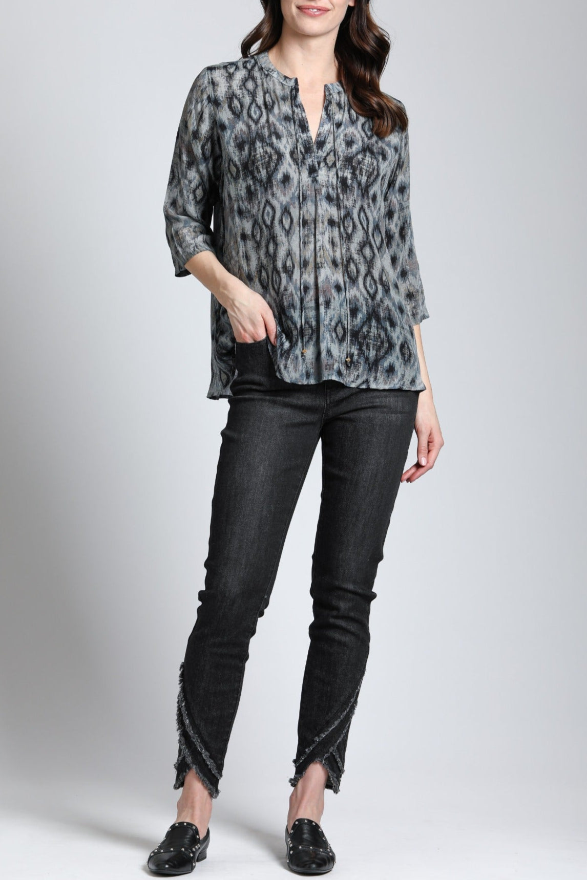 Vertical Diamond Print - V neck With Tassel