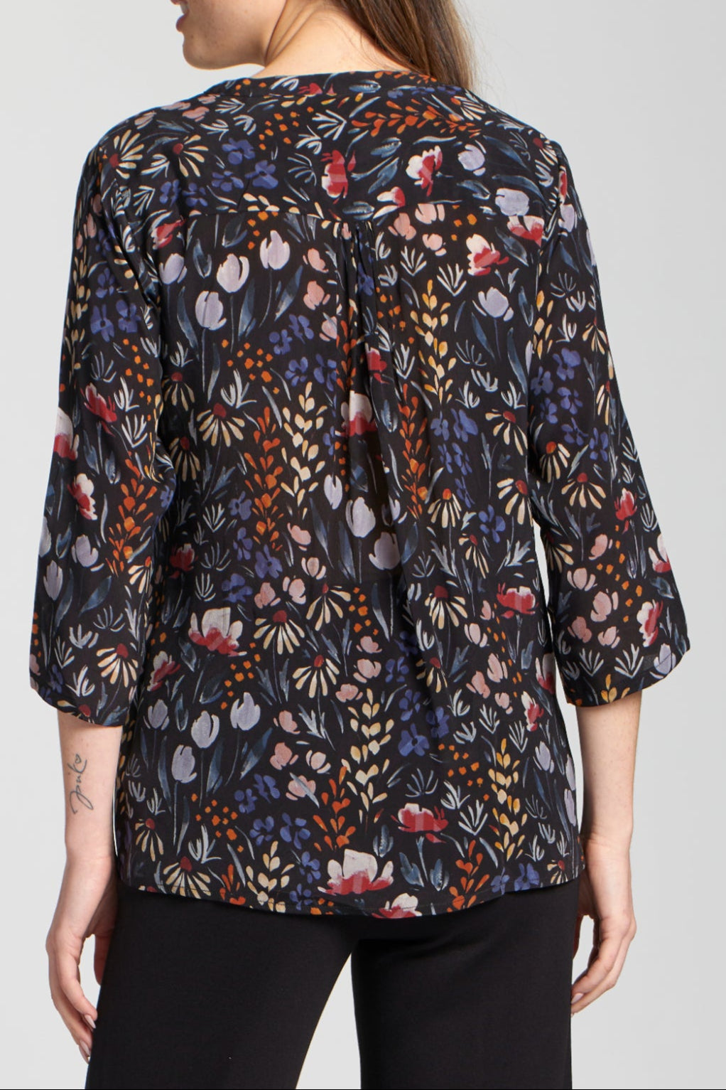 ghi V-neck With Tassel