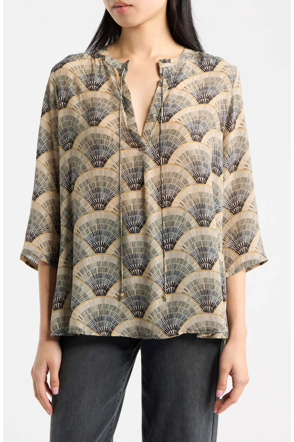 V-neck With Tassel