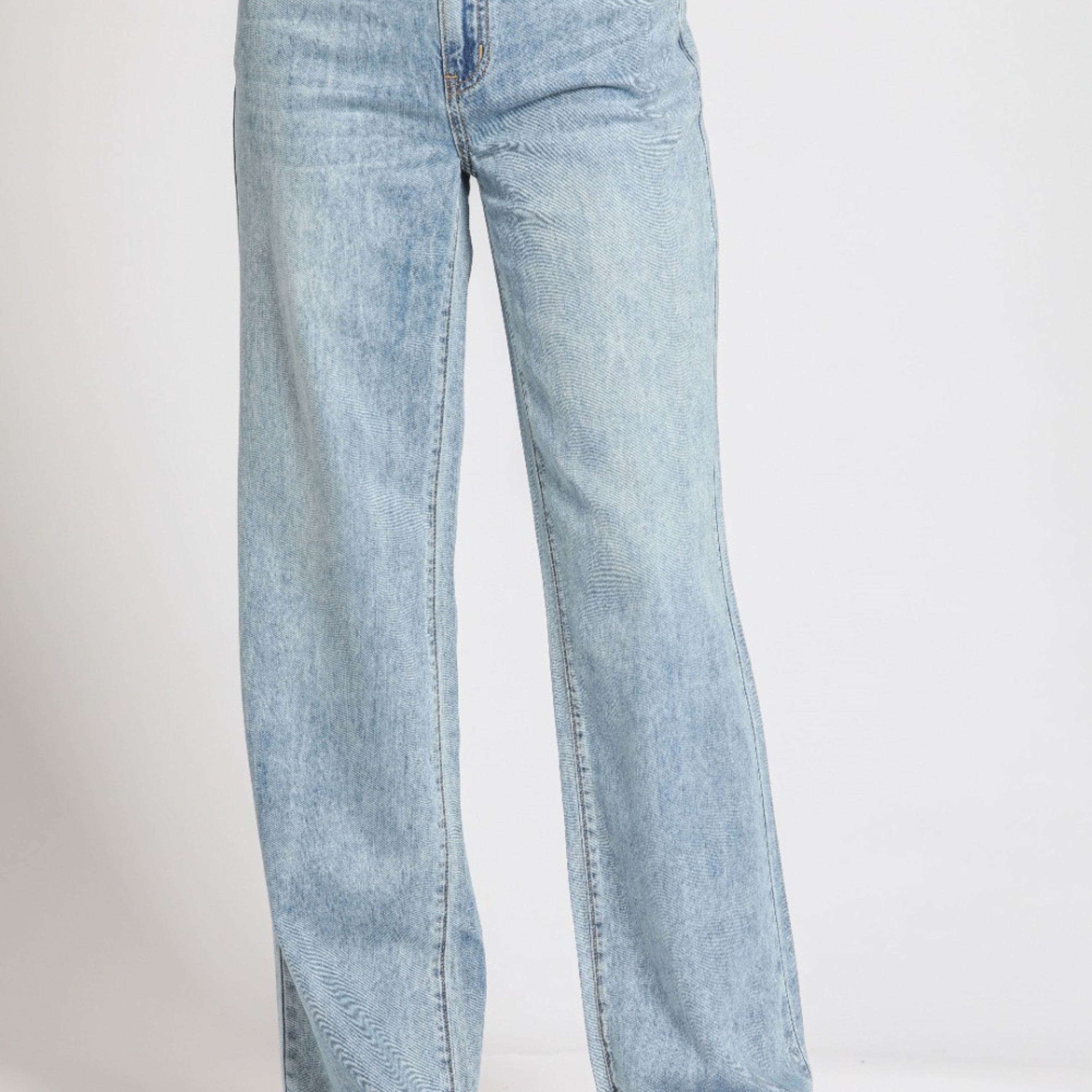 Feather Weight Wide Leg Jean