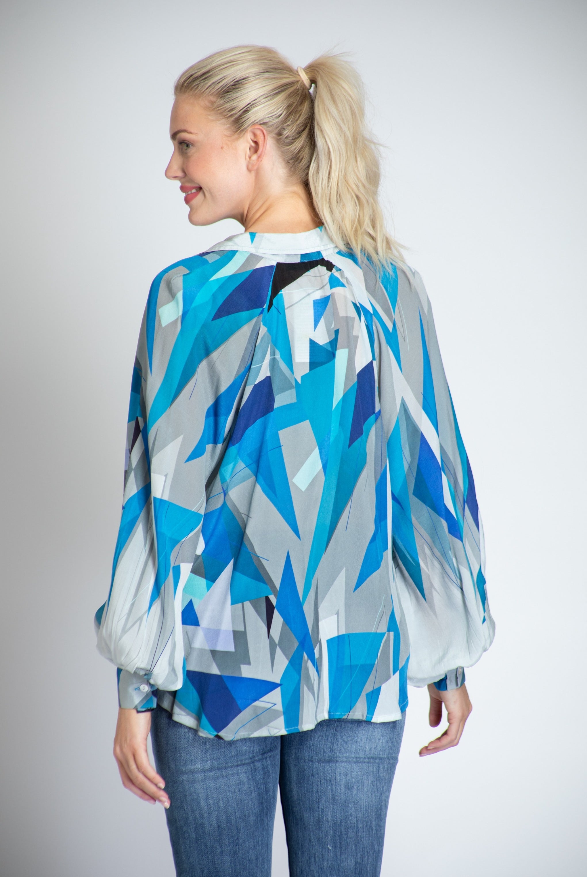 Abstract Triangle Print - Half-plaket Pullover Blouse