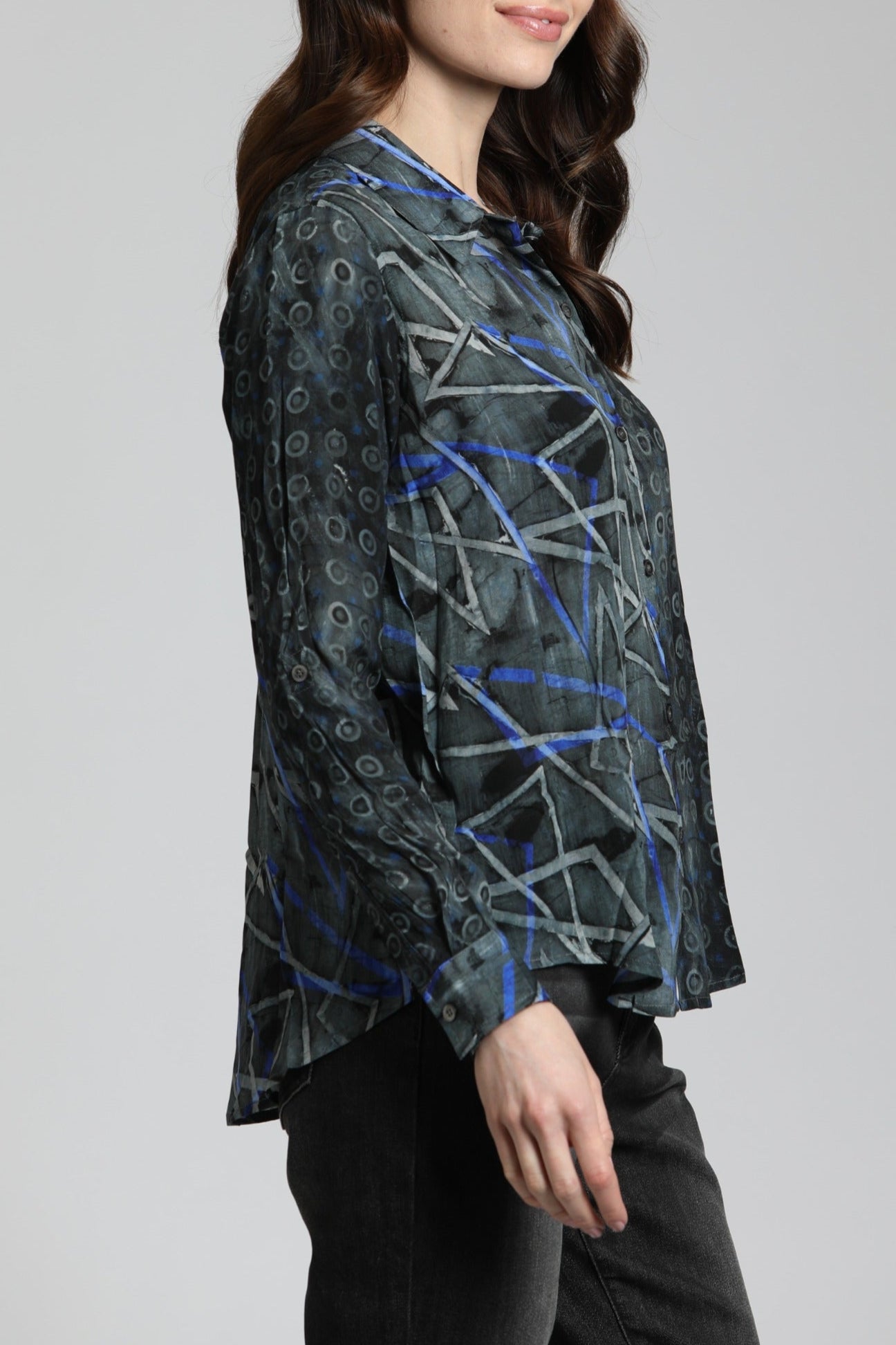 TRIANGLE DOT FUSION-Button-up Top With Roll-up Tab Sleeve | right side