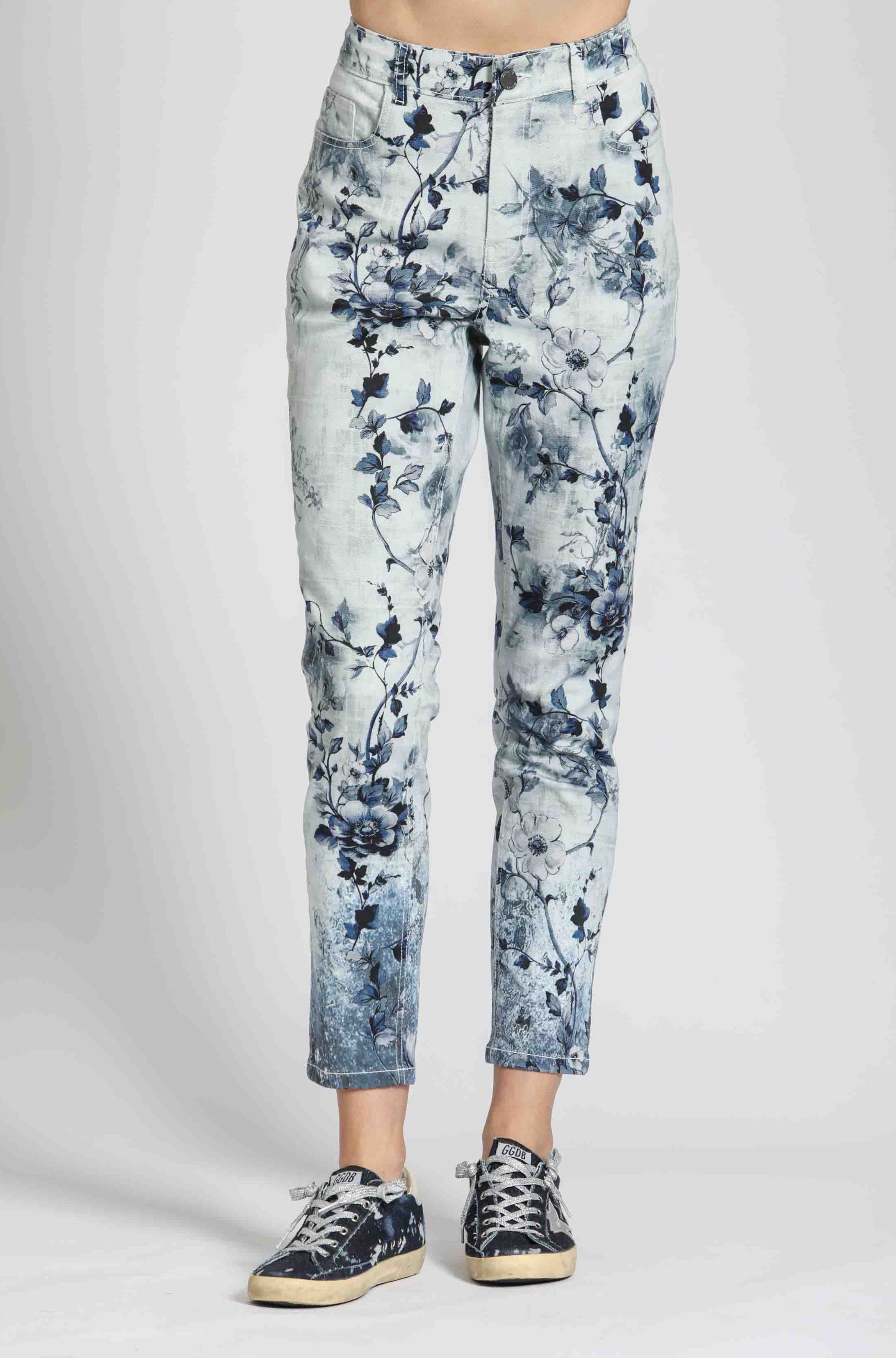 Women's Jeans: Straight, Skinny, Flare Cuts & More | APNY Women's Jeans: Straight, Skinny, Flare Cuts & More | APNY
