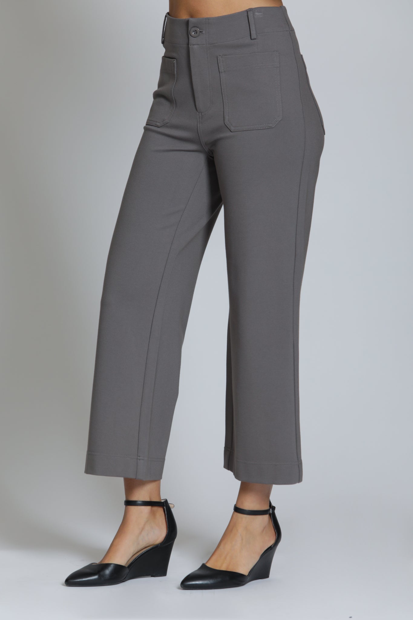 パンツ Oval Logo Nylon Cropped Pants dark gray Ponte Cropped Wide Leg Pant With Patch Pocket - Pebble – APNY
